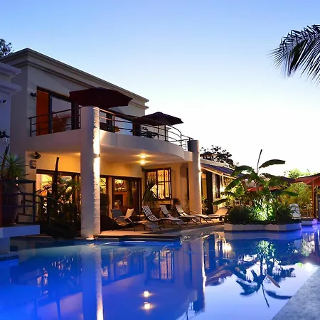Le Gite Du Bonheur Guest House & Car Rental